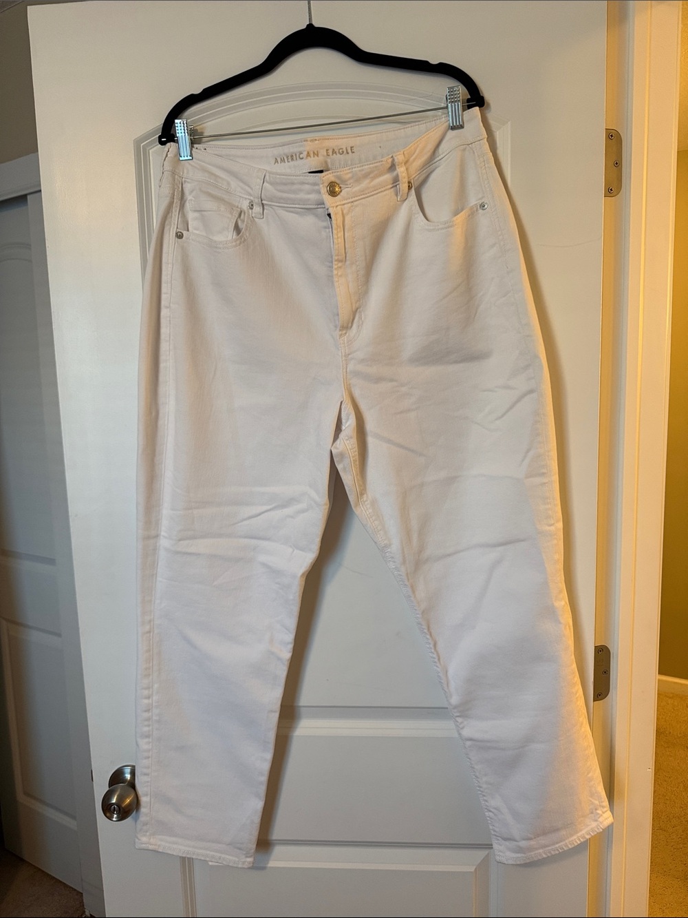 American Eagle Outfitters Women's White Mom Jean